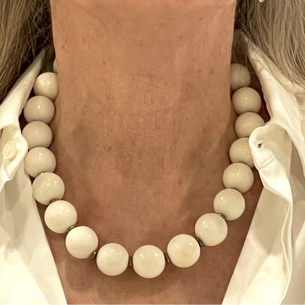 Cream Natural Coral Necklace - Picture 2 of 6